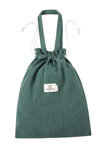 comes packaged in a drawstring bag