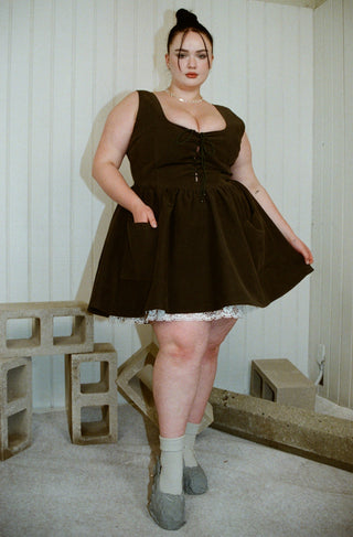 Kenna is wearing 2X in the brown version (sold out)