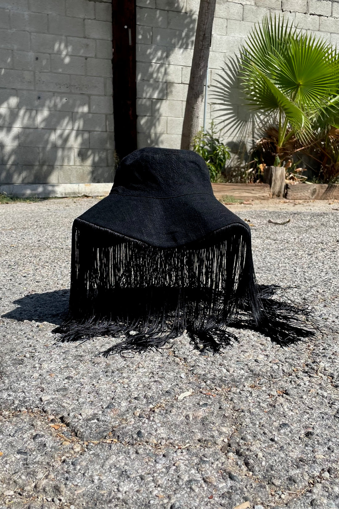 Privacy Fringe Hat Black Linen