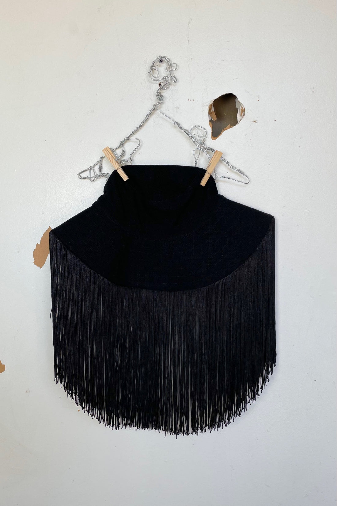 Privacy Fringe Hat Black Linen