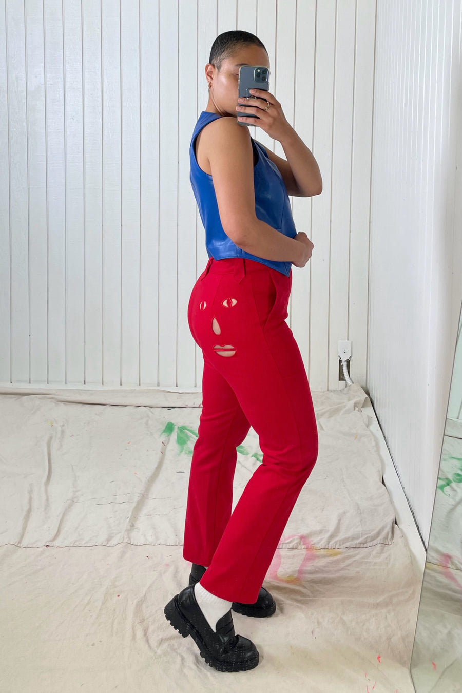 Carolina is wearing size M