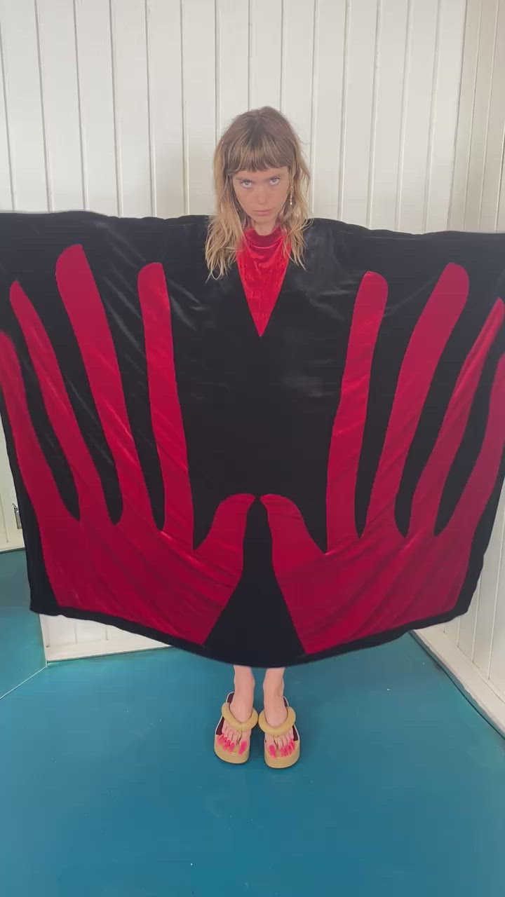 Manos Cloak